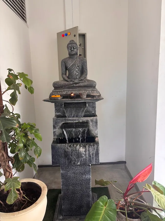 Luxus-Yoga bei Sonnenauf- und -untergang