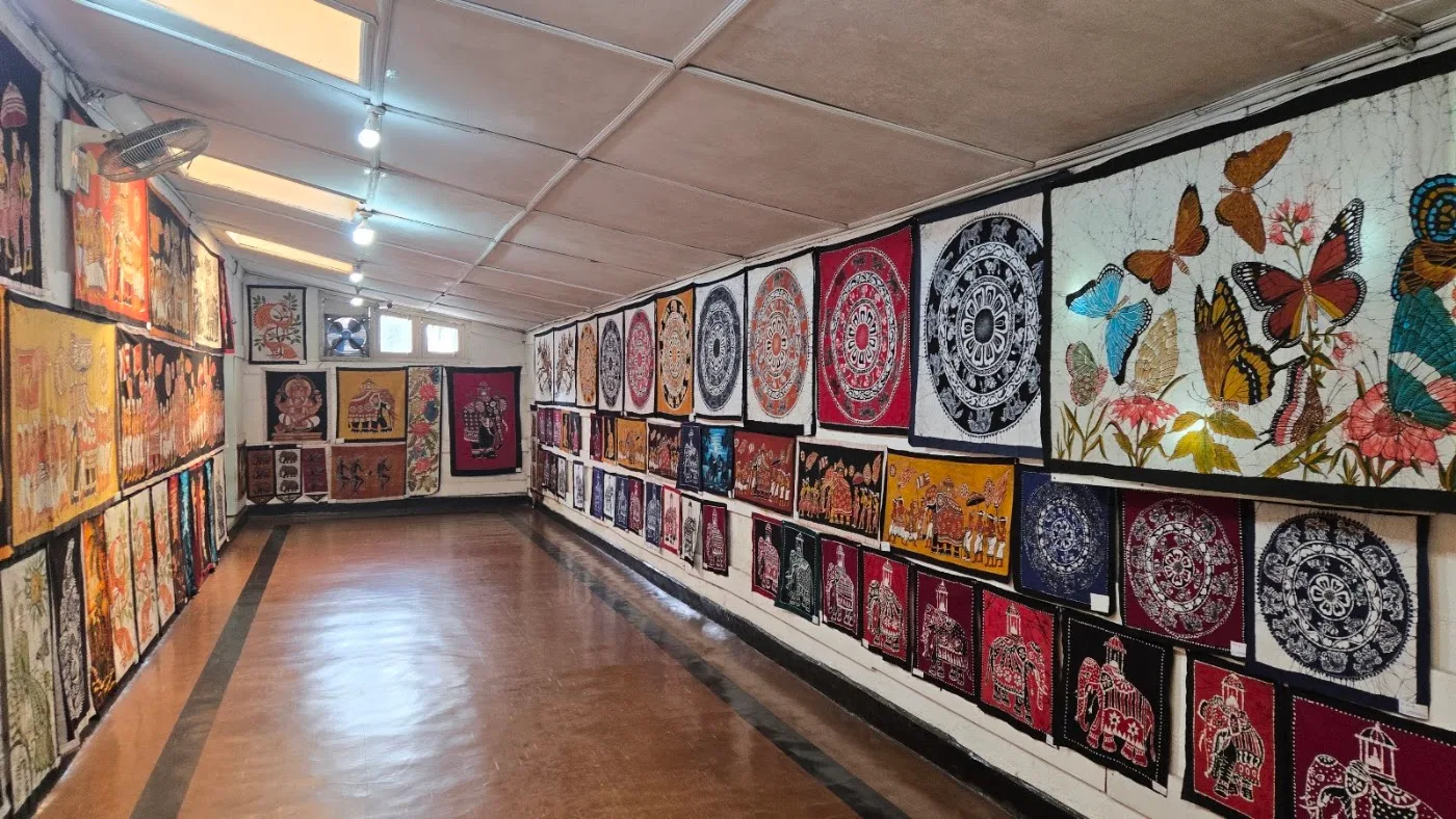 Besuch im Meister-Batik-Atelier