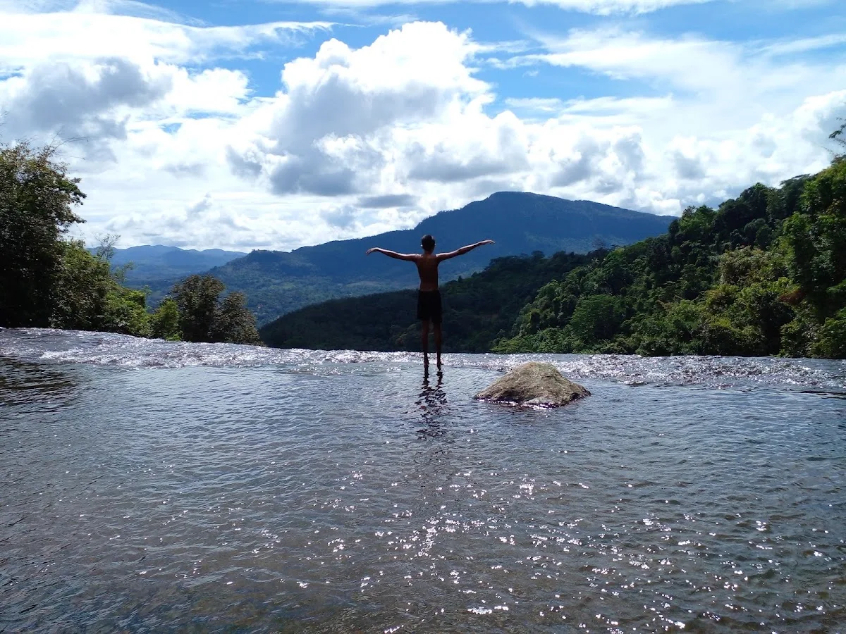 Szenischer Wasserfall- und Naturpool-Halbtag